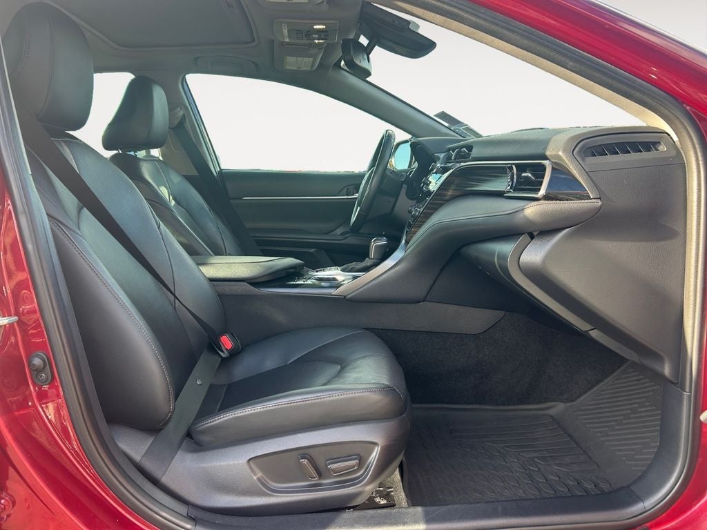 2020 Toyota Camry Hybrid XLE