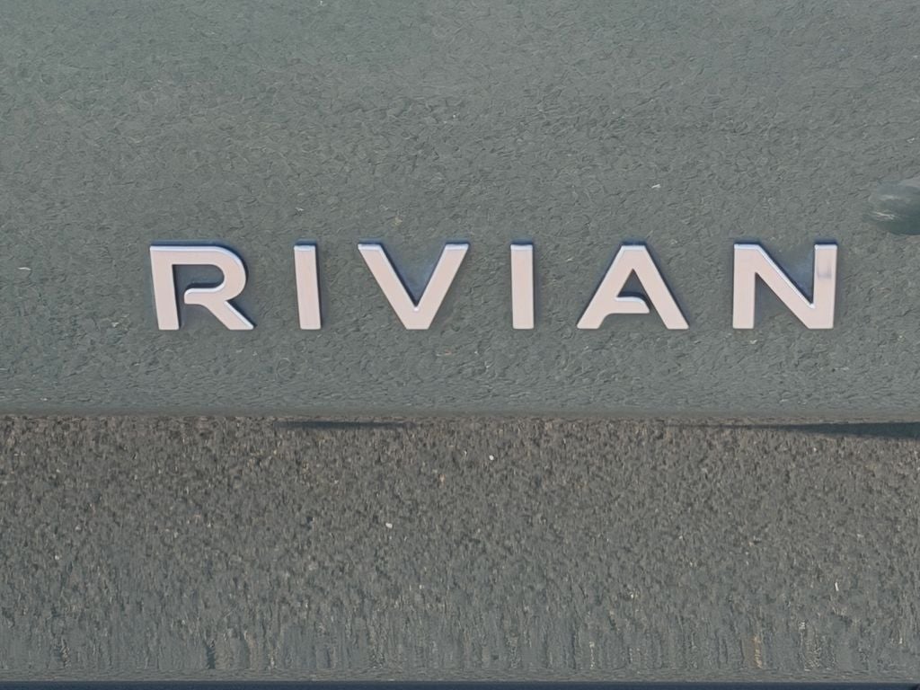 2024 Rivian R1T Base