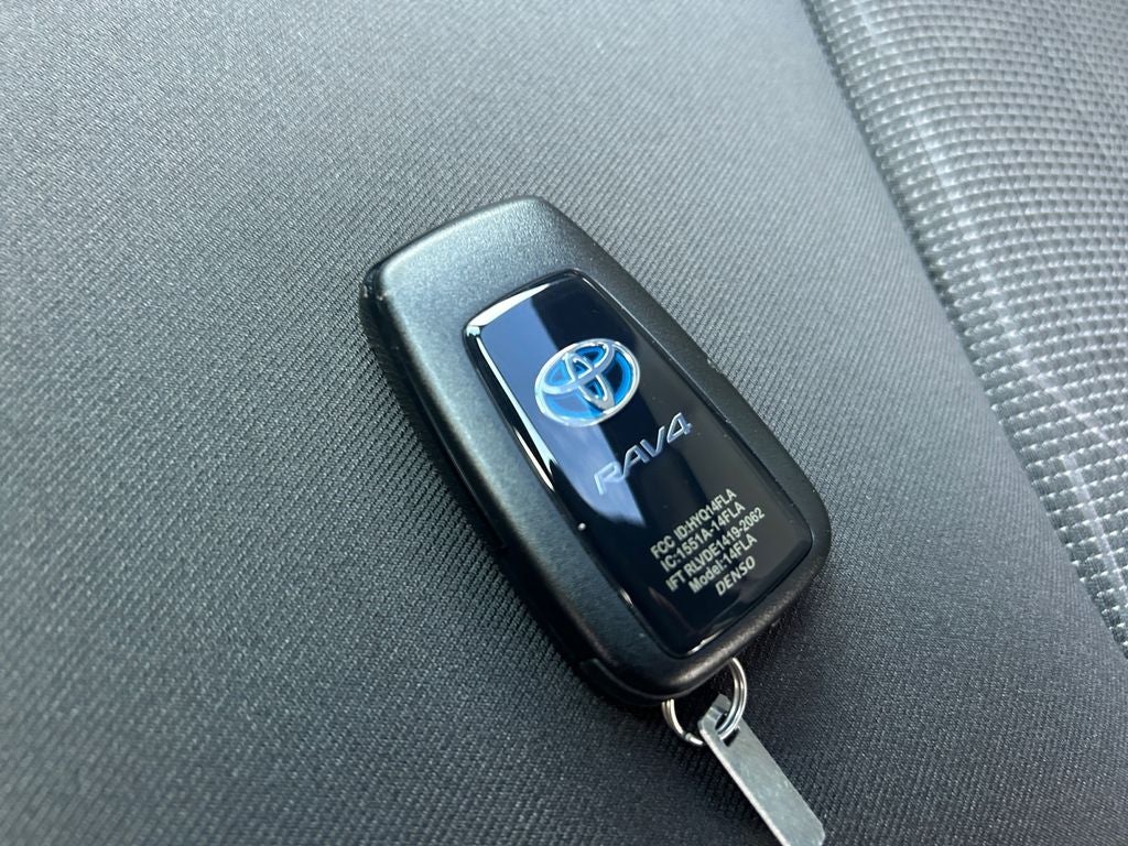 2022 Toyota RAV4 Hybrid SE