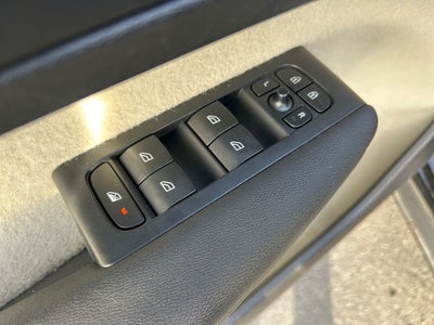 2023 Volvo XC40 B5 Plus Bright Theme