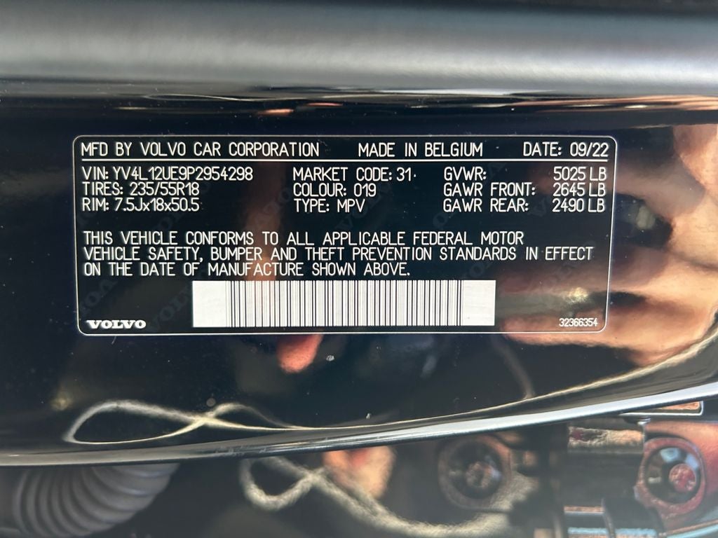 2023 Volvo XC40 B5 Plus Bright Theme