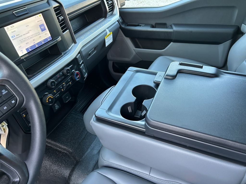 2025 Ford F-350SD Chassis XL