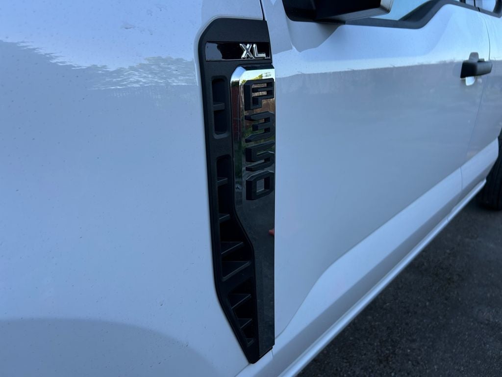 2025 Ford F-350SD Chassis XL