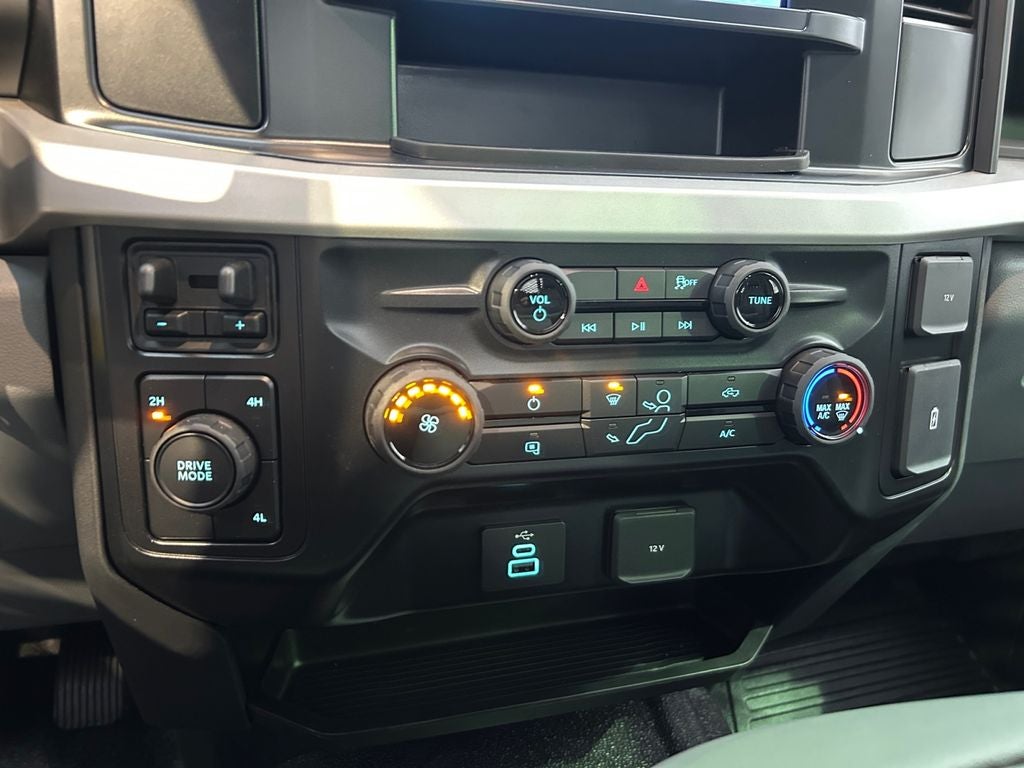 2025 Ford F-600SD XL