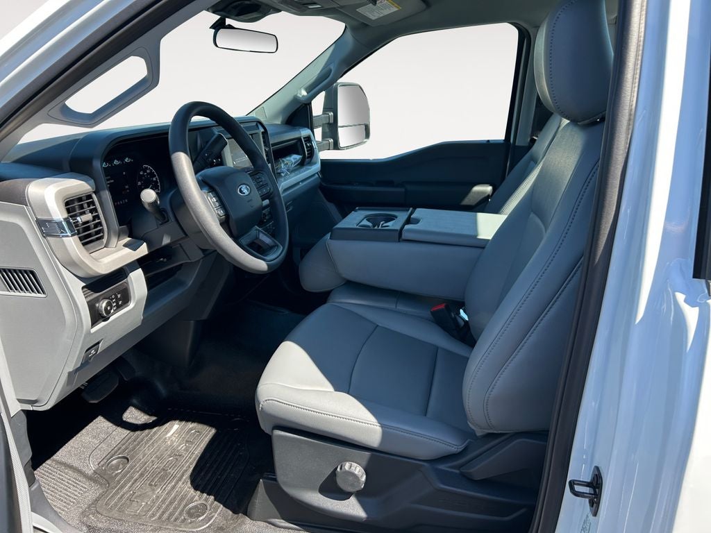 2025 Ford F-350SD Chassis XL DRW