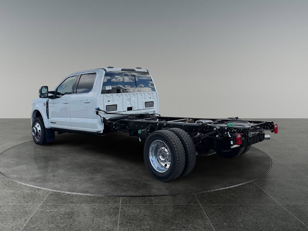 2027 Ford F-550SD Platinum