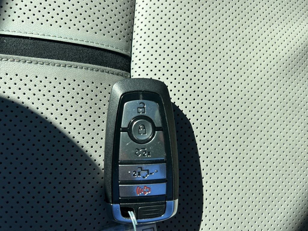 2023 Ford F-150 Lightning Platinum