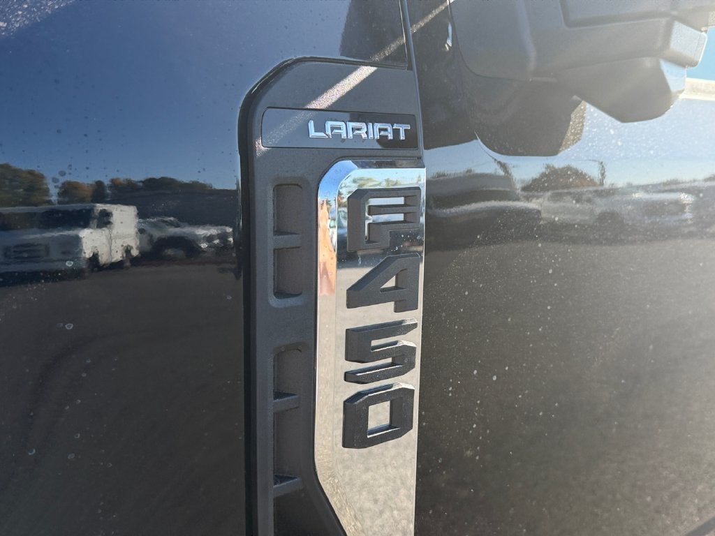 2027 Ford F-450SD Lariat DRW
