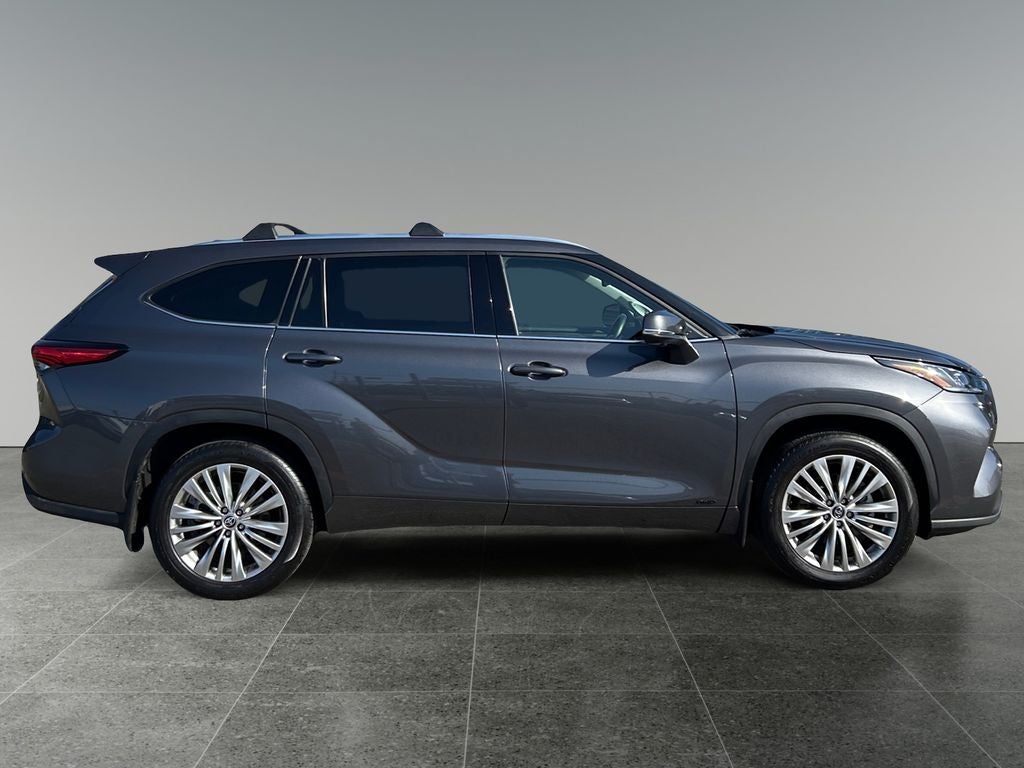 2023 Toyota Highlander Hybrid Platinum