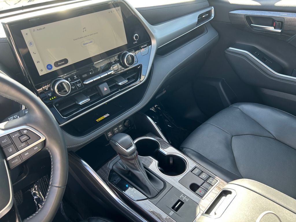 2023 Toyota Highlander Hybrid Platinum