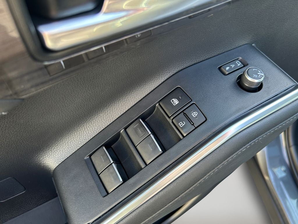 2023 Toyota Highlander Hybrid Platinum