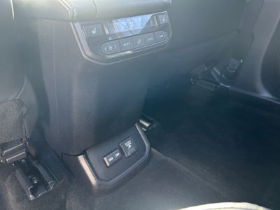 2023 Toyota Highlander Hybrid Platinum