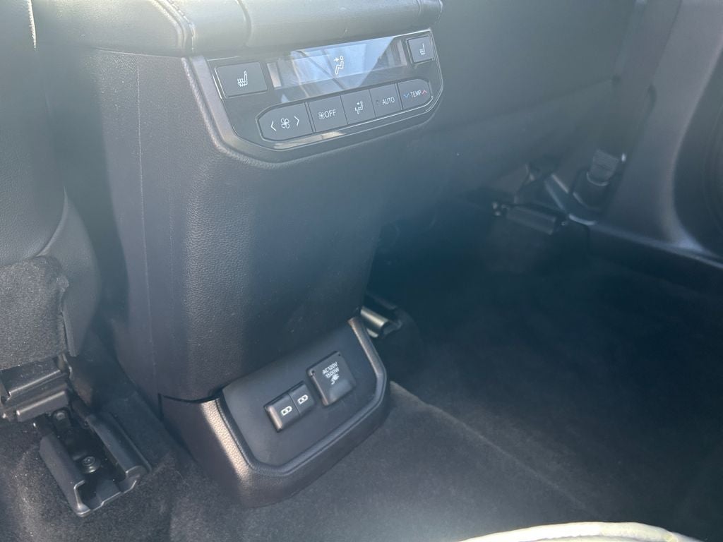 2023 Toyota Highlander Hybrid Platinum