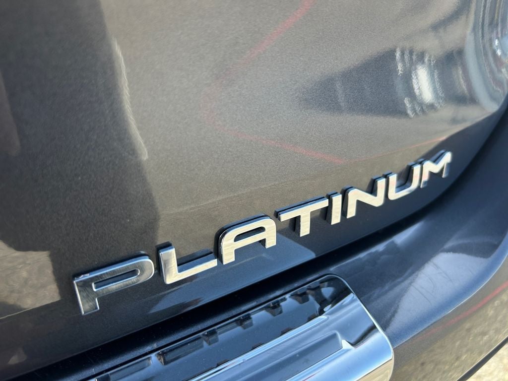 2023 Toyota Highlander Hybrid Platinum