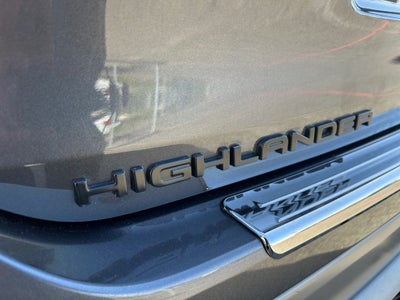 2023 Toyota Highlander Hybrid Platinum