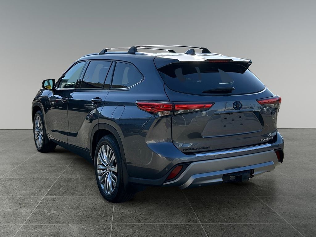 2023 Toyota Highlander Hybrid Platinum