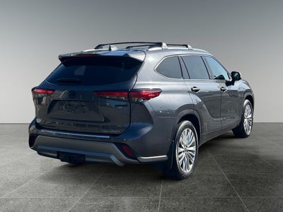 2023 Toyota Highlander Hybrid Platinum
