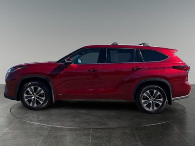 2022 Toyota Highlander Hybrid XLE