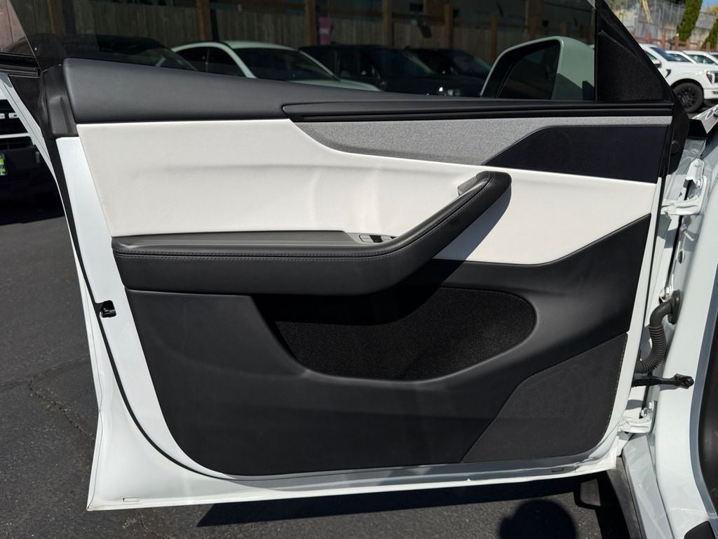 2026 Tesla Model Y Base