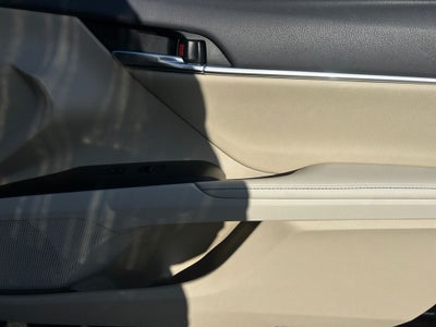 2022 Toyota Camry Hybrid XLE