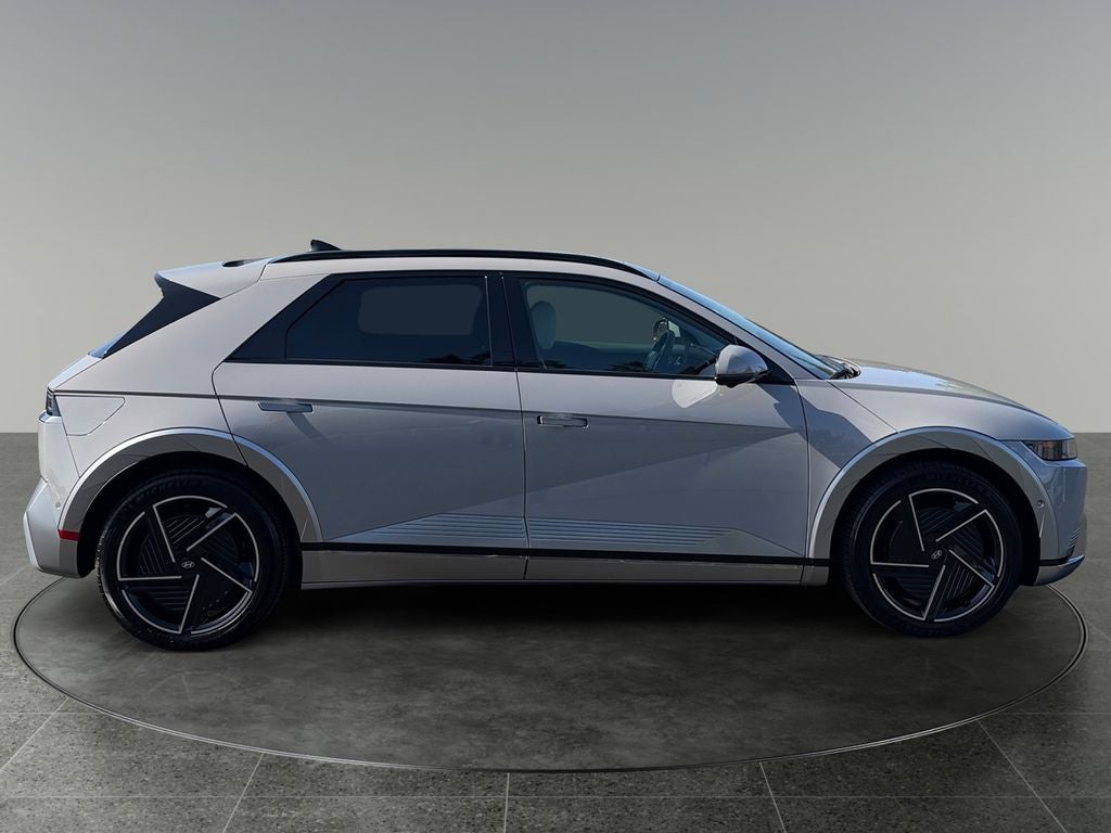 2025 Hyundai IONIQ 5 Limited - Photo 11