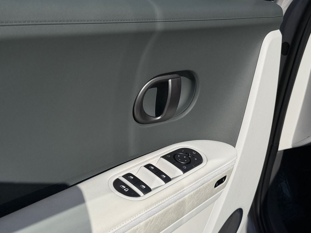2025 Hyundai IONIQ 5 Limited - Photo 22