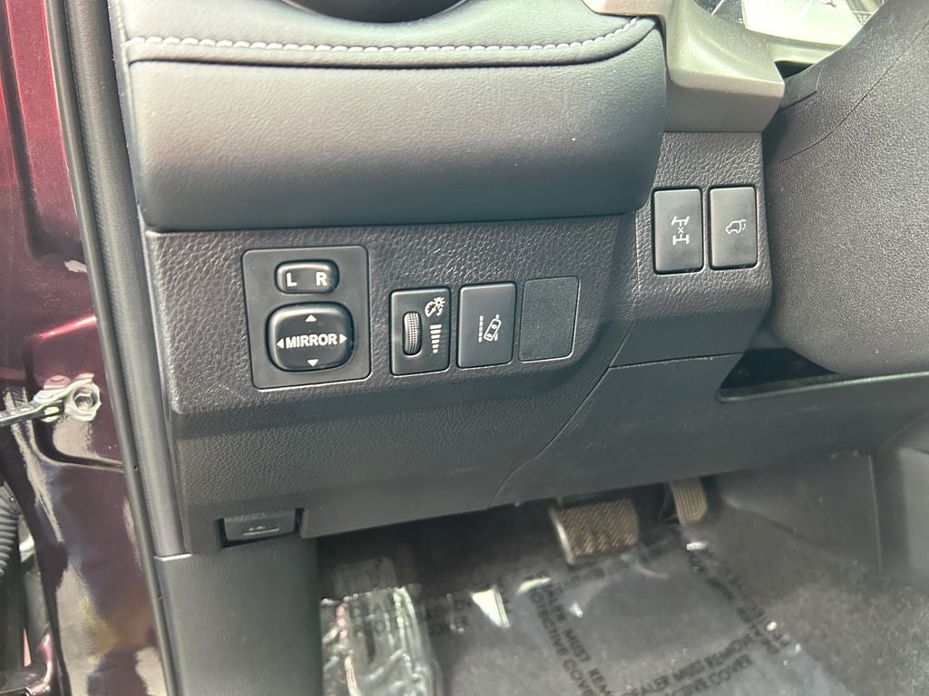 2017 Toyota RAV4 XLE 1 Owner Local