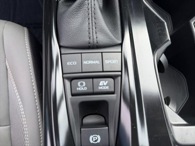 2025 Toyota Camry SE HYBRID