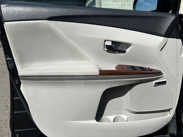 2011 Toyota VENZA Base 1 Owner/Bought here new