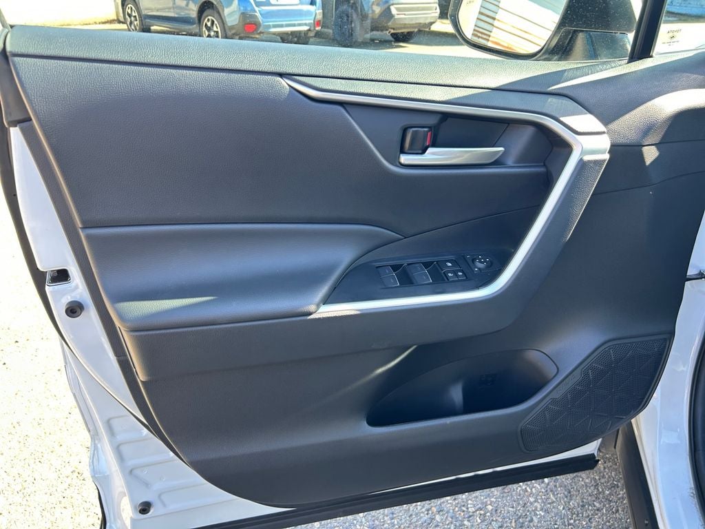 2024 Toyota RAV4 HYBRID SE