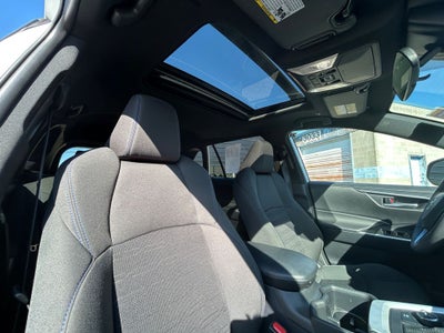 2024 Toyota RAV4 HYBRID SE