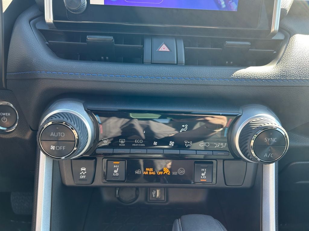 2024 Toyota RAV4 HYBRID SE