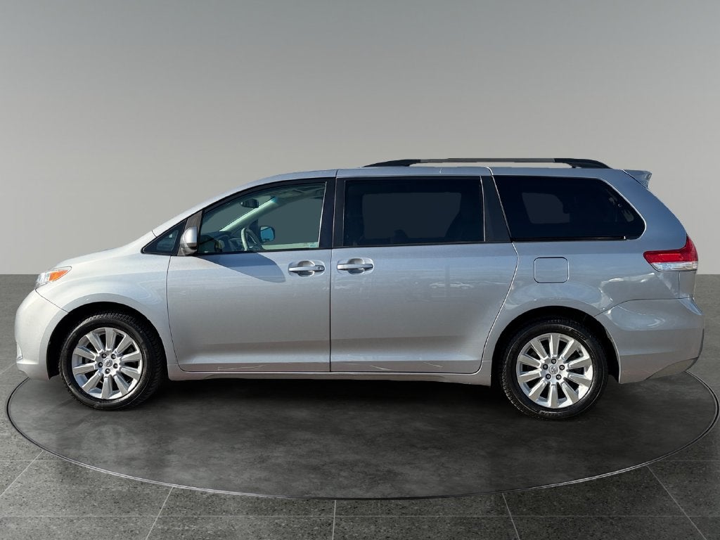 2013 Toyota Sienna XLE 7 Passenger