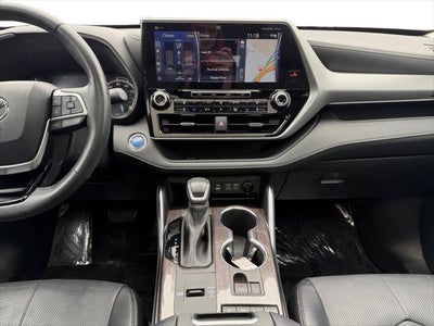 2022 Toyota Highlander Hybrid Platinum