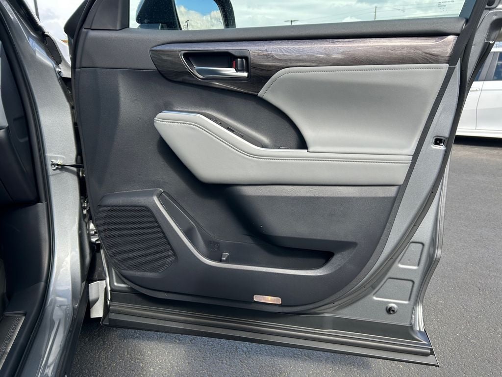 2026 Toyota Highlander Hybrid Platinum
