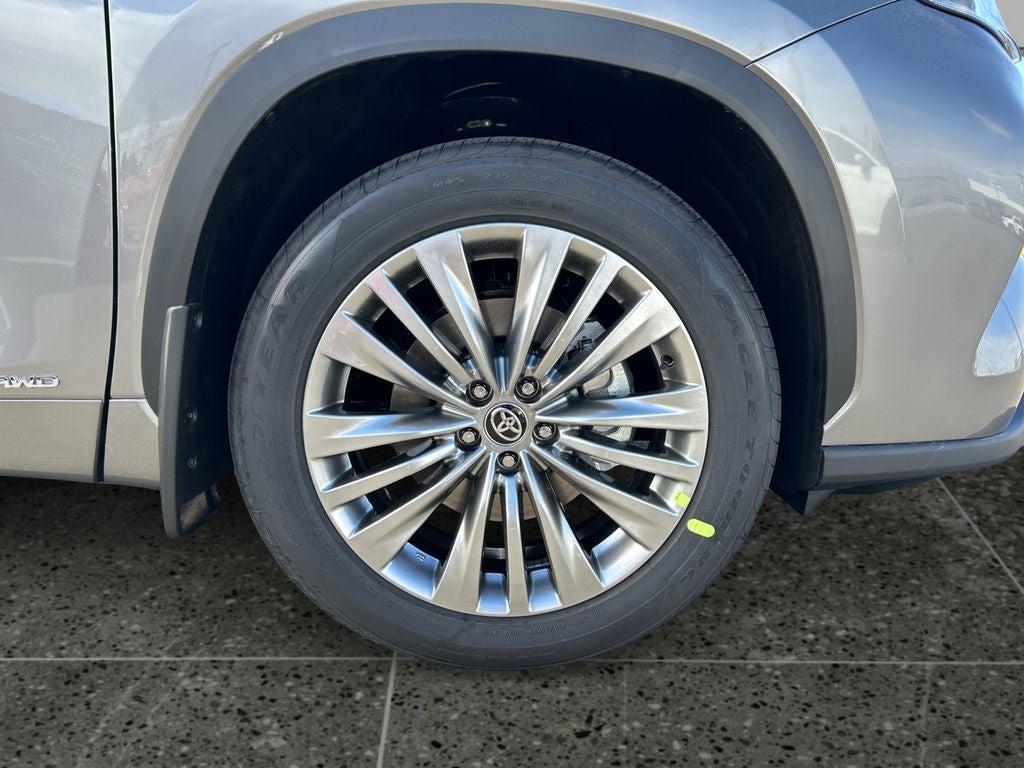 2026 Toyota Highlander Hybrid Platinum