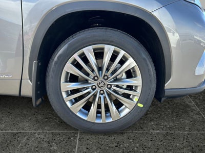 2026 Toyota Highlander Hybrid Platinum