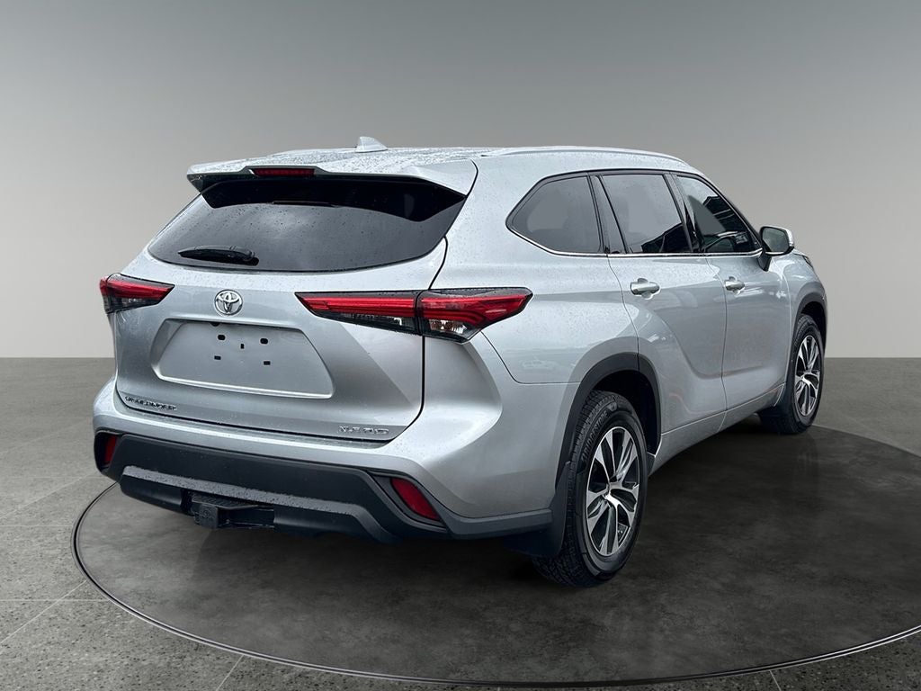 2022 Toyota HIGHLANDER XLE