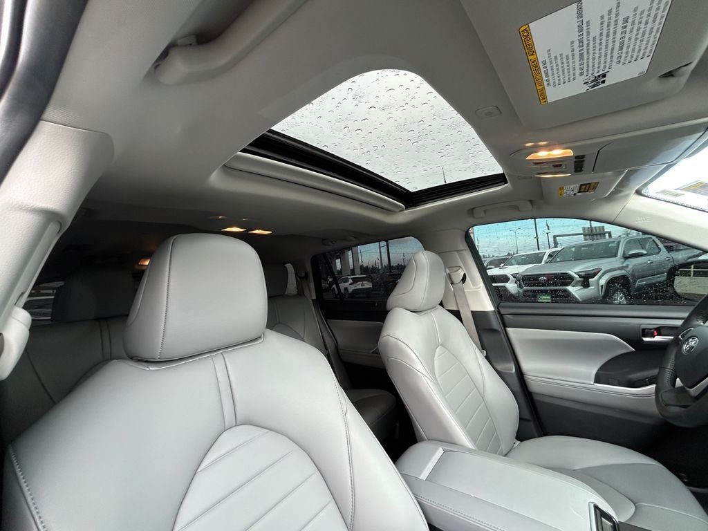 2024 Toyota HIGHLANDER XLE