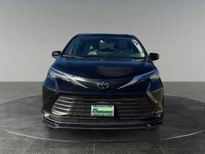 2026 Toyota Sienna XLE 8 Passenger