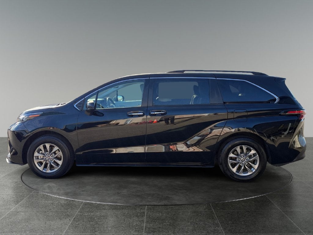 2026 Toyota Sienna XLE 8 Passenger