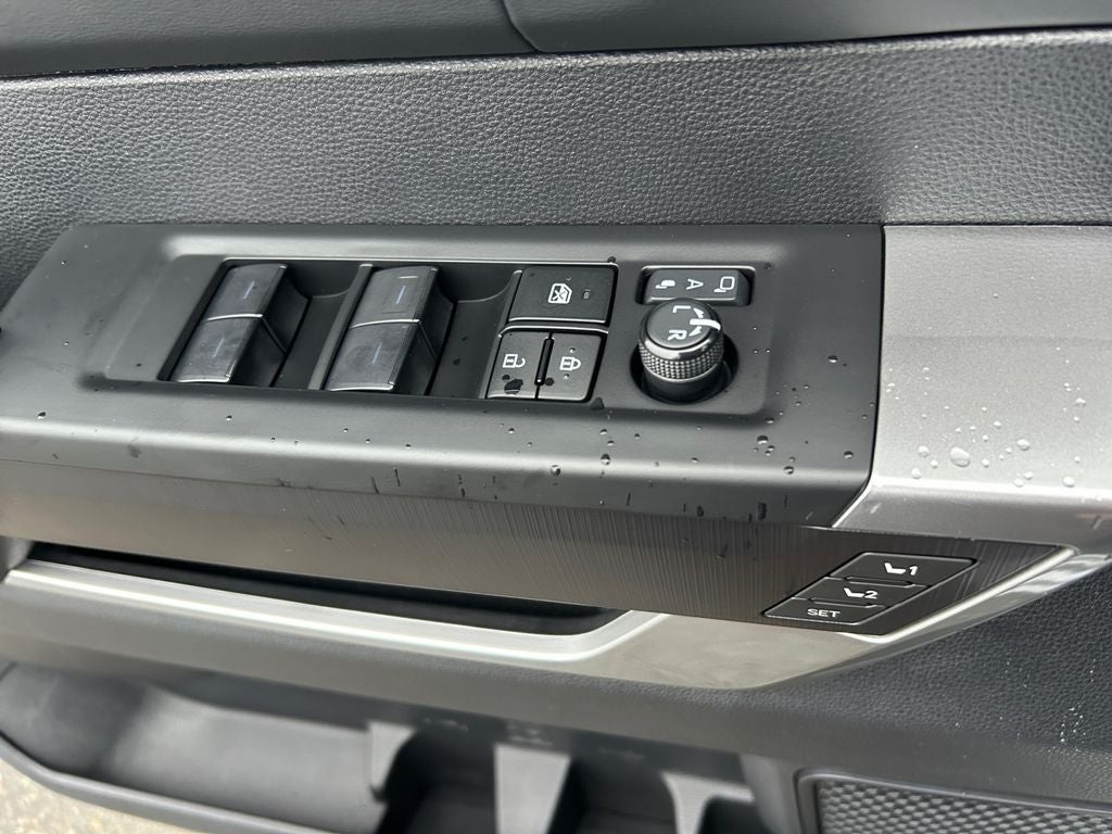 2023 Toyota TUNDRA 4X4 Platinum 1 Owner Local Trade In