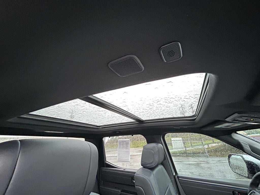 2023 Toyota TUNDRA 4X4 Platinum 1 Owner Local Trade In