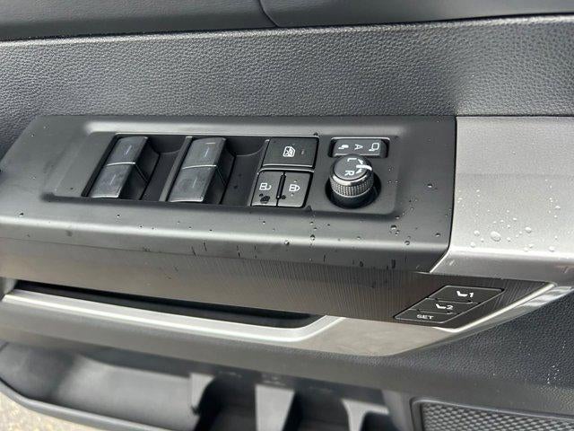 2023 Toyota TUNDRA 4X4 Platinum 1 Owner Local Trade In