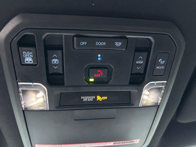 2023 Toyota TUNDRA 4X4 Platinum 1 Owner Local Trade In