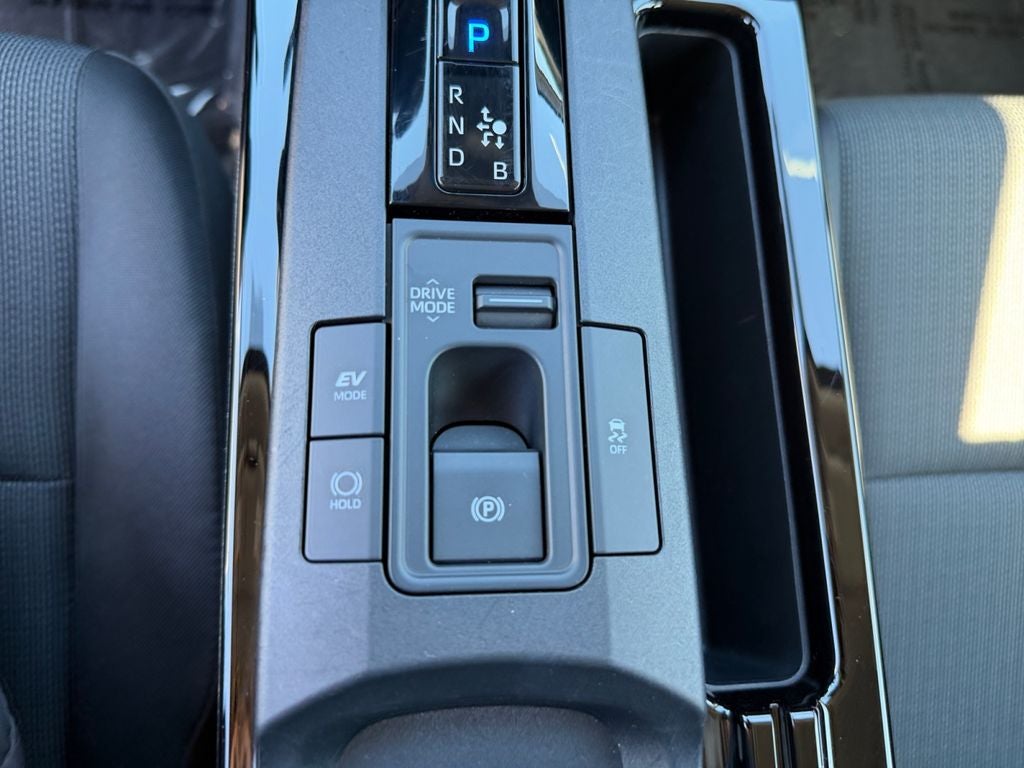 2025 Toyota Prius LE