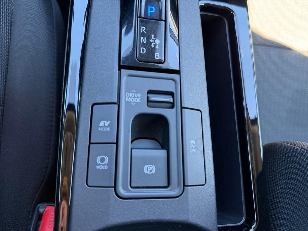 2025 Toyota Prius LE