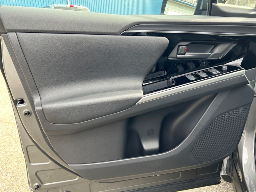 2025 Toyota bZ4X XLE