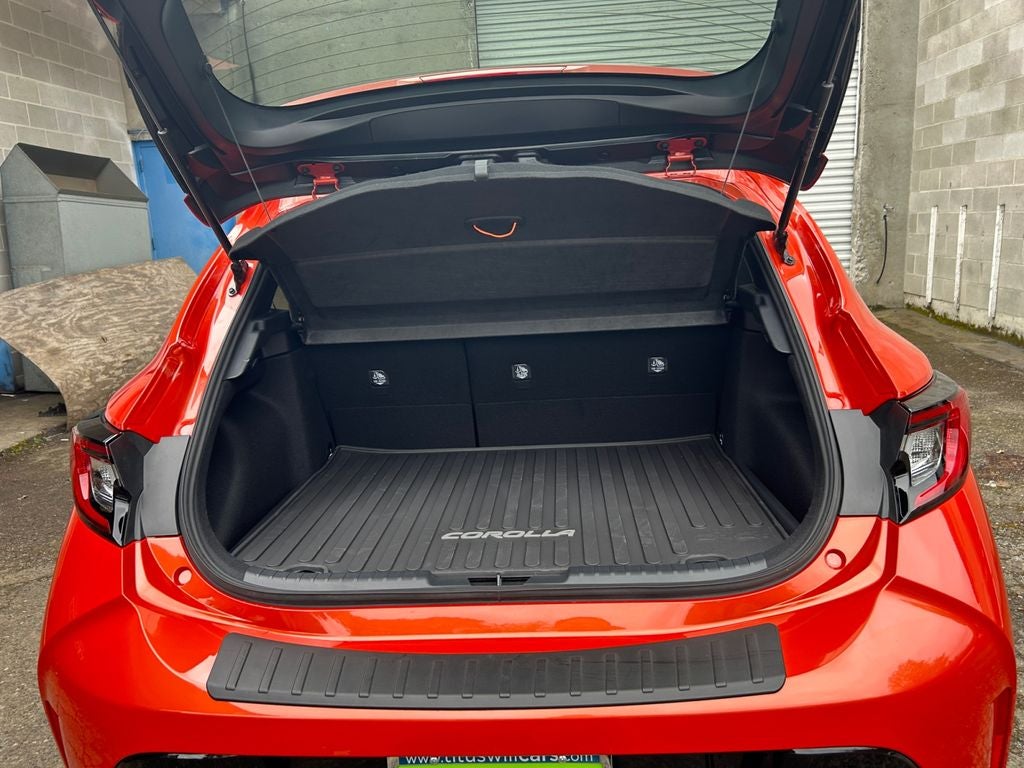 2026 Toyota COROLLA HATCHBACK SE