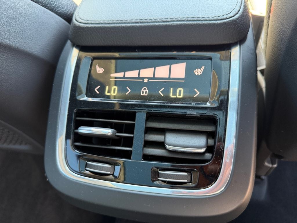 2020 Volvo XC90 T6 Momentum